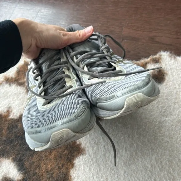 ASICS sneakers 👟 flyte foam US 10 size , they’re super comfortable Paid 280$  S