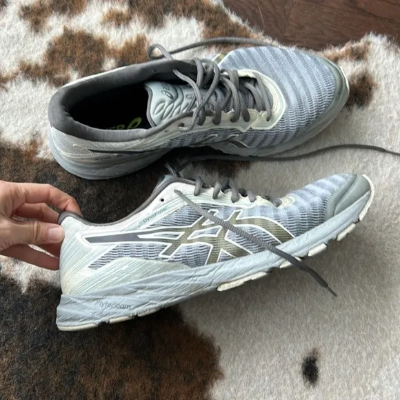 ASICS sneakers 👟 flyte foam US 10 size , they’re super comfortable Paid 280$  S