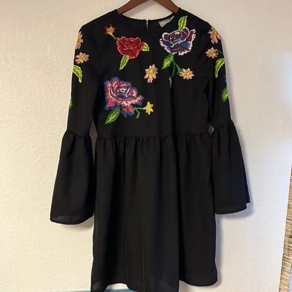 ASOS Fluted Sleeve Embroidered Smock Mini Dress size 4