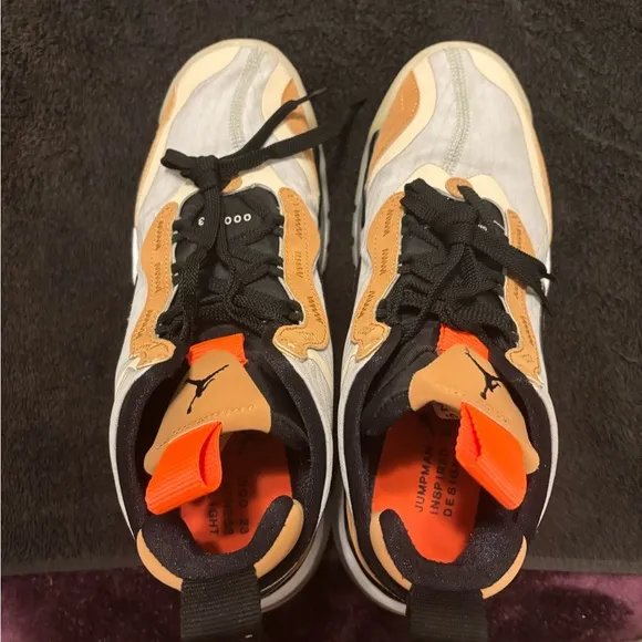 Assorted Sneakers Collection Reebok/ Nike shoes 4 Nike size 8.5, Reebok size 9,