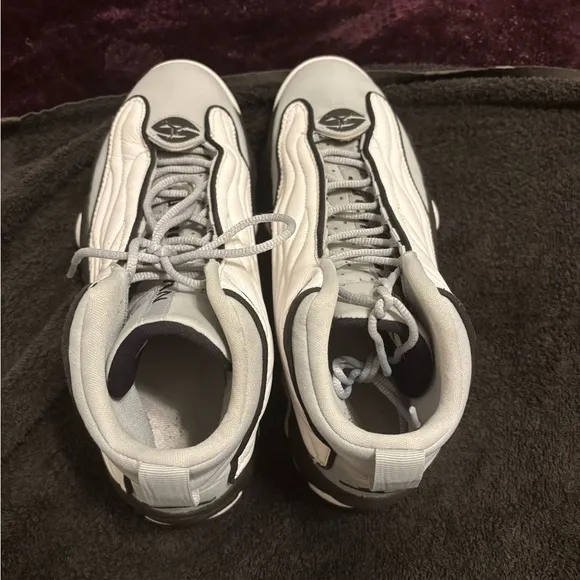 Assorted Sneakers Collection Reebok/ Nike shoes 4 Nike size 8.5, Reebok size 9,