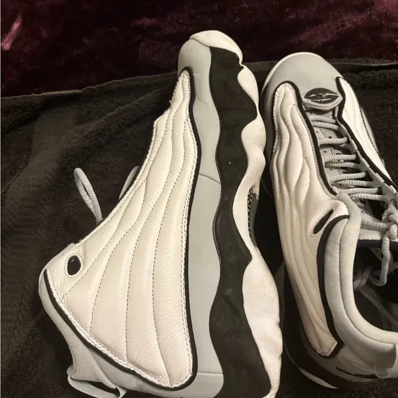 Assorted Sneakers Collection Reebok/ Nike shoes 4 Nike size 8.5, Reebok size 9,