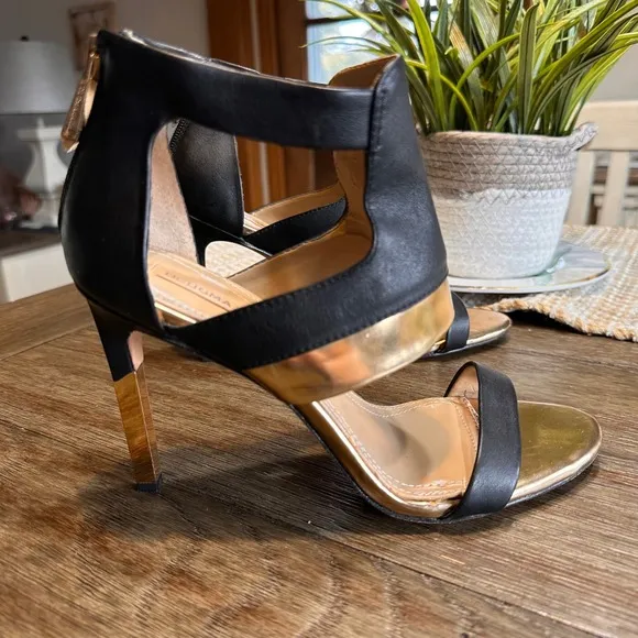 BCBGMAXAZRIA Vero Cuoio Heels Gold Black Leather Strap Stiletto Sandals 7.5