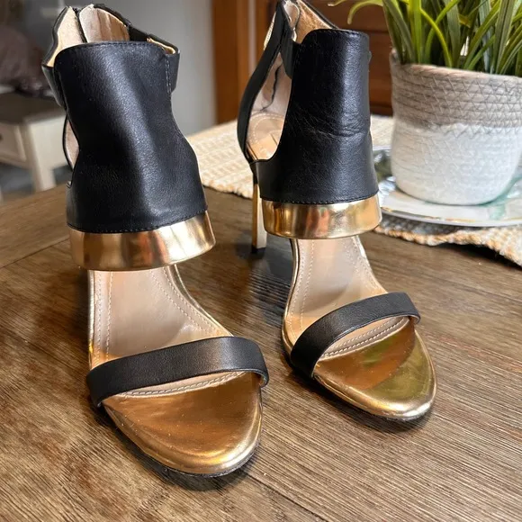 BCBGMAXAZRIA Vero Cuoio Heels Gold Black Leather Strap Stiletto Sandals 7.5