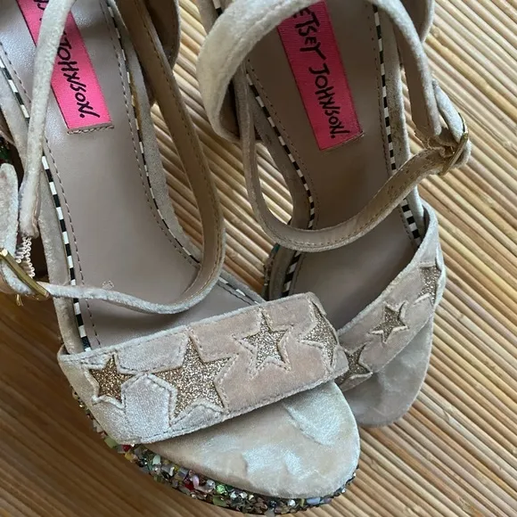 Betsey Johnson Kenna Embellished Platform Sandals Pink 6 Tan Bling Rock Heels