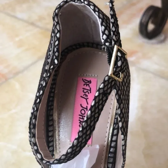 BETSEY Johnson platform heels sandals