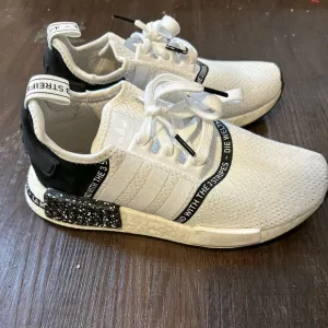 Big Kids Adidas Sneakers Size 5