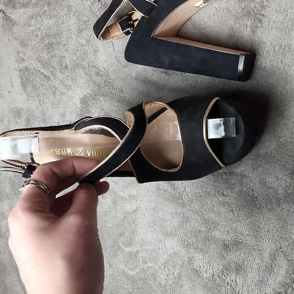 Black &amp; Metallic Gold Velvet Suede Retro Platform Strappy Block Heels Size 6