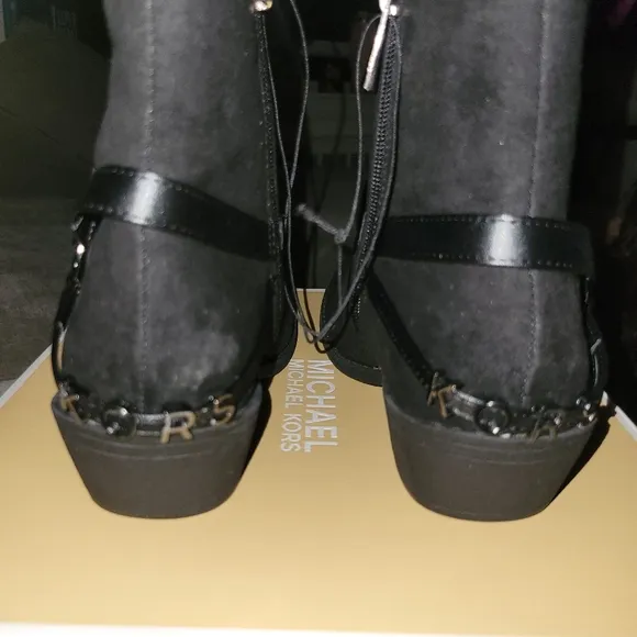 BNIB Michael Kors girls boots sz 4 blk