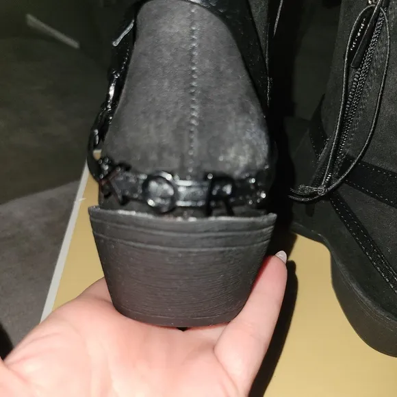 BNIB Michael Kors girls boots sz 4 blk