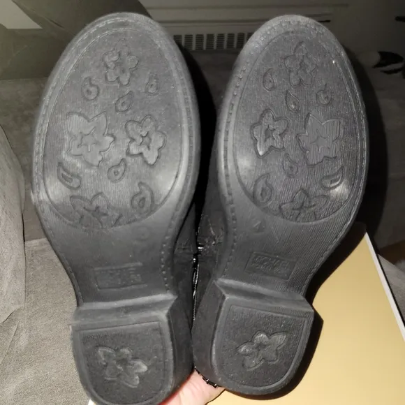 BNIB Michael Kors girls boots sz 4 blk