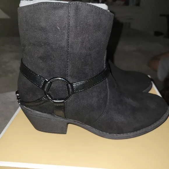BNIB Michael Kors girls boots sz 4 blk