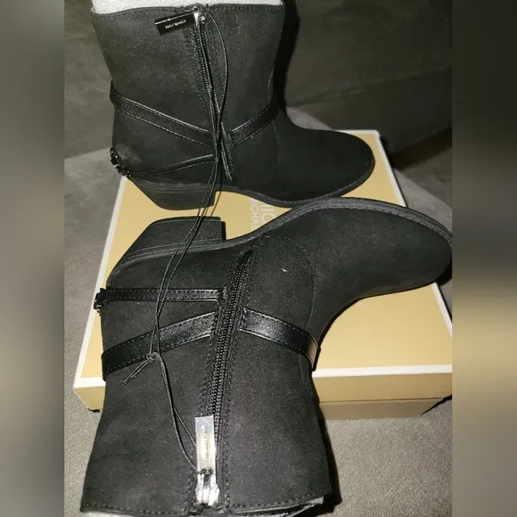 BNIB Michael Kors girls boots sz 4 blk