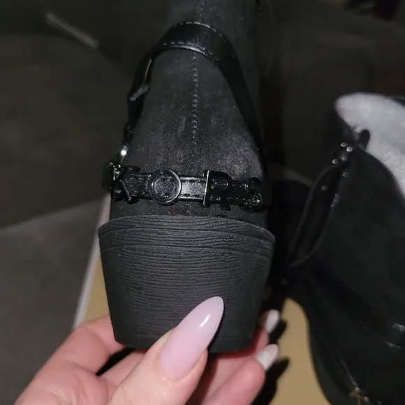BNIB Michael Kors girls boots sz 4 blk