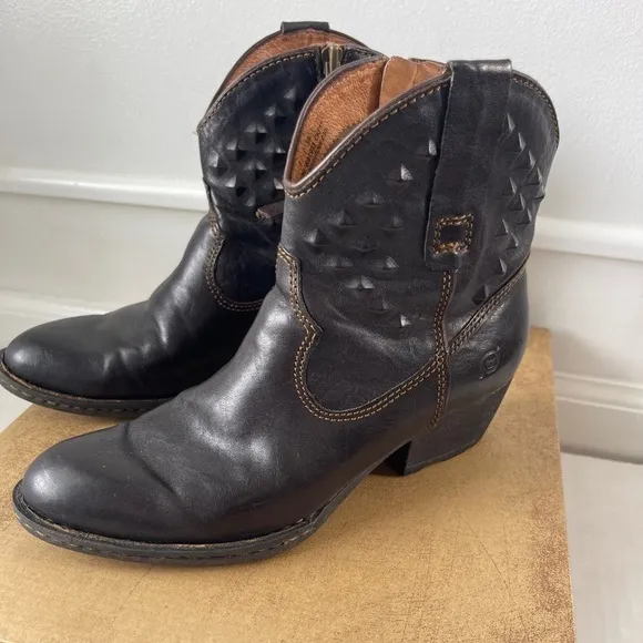 Born Jin Western Style Ankle Boots Size 7 Black Textured Leather Boho Cowboy Zip