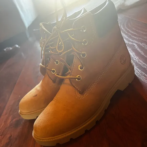 Boy timberland boots size 3. Smoke free home