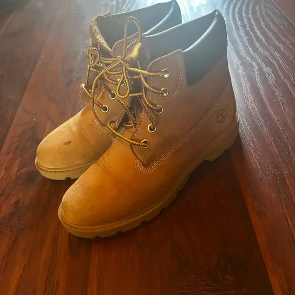 Boy timberland boots size 3. Smoke free home