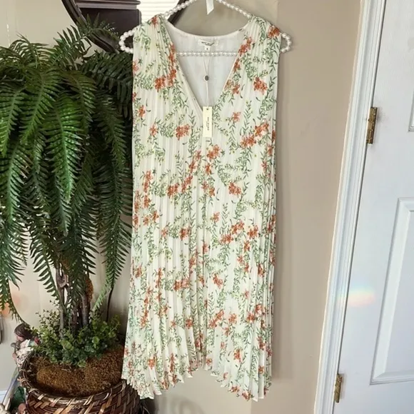 Brand New Max Studio London Boho Pleated Floral Shift Dress Sleeveless V-Neck