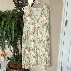 Brand New Max Studio London Boho Pleated Floral Shift Dress Sleeveless V-Neck
