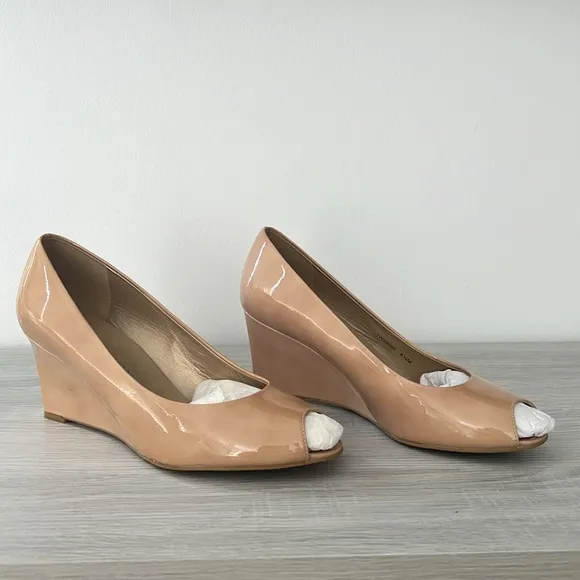 Brand new Stuart Weitzman Tan wedges