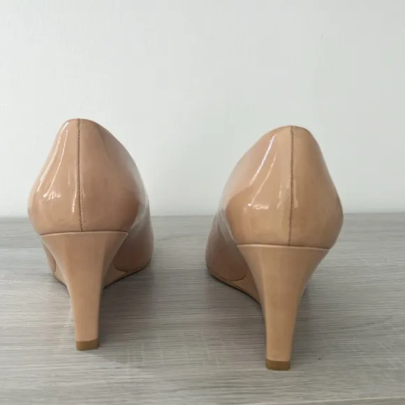 Brand new Stuart Weitzman Tan wedges