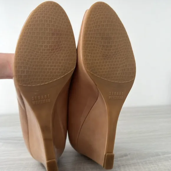 Brand new Stuart Weitzman Tan wedges