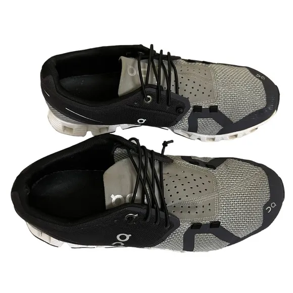 BRAND  On CLOUD Men's Running Shoes size 7.5 in excellent used condition.
