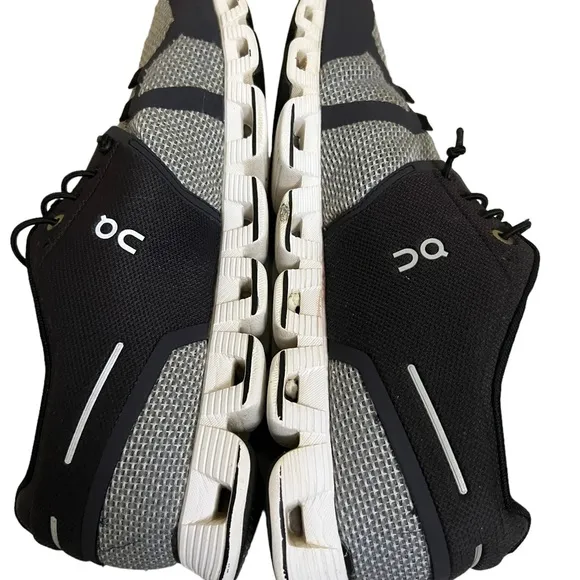 BRAND  On CLOUD Men's Running Shoes size 7.5 in excellent used condition.