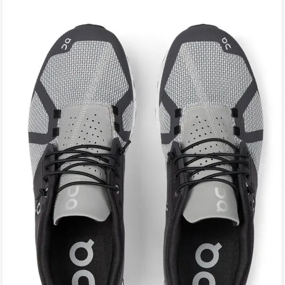 BRAND  On CLOUD Men's Running Shoes size 7.5 in excellent used condition.