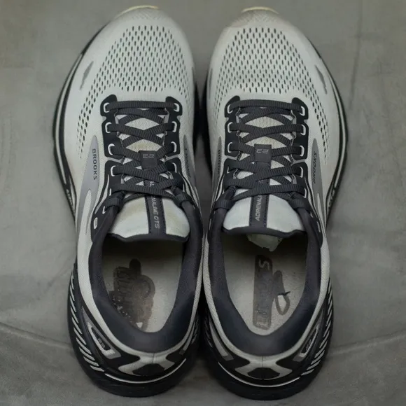 Brooks Adrenaline GTS 23 Mens Size 9.5 2E Gray Athletic Running Shoes Sneakers