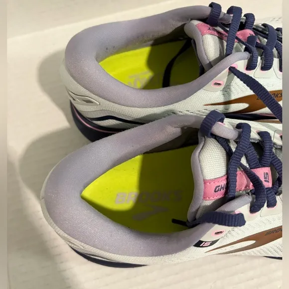 Brooks Ghost 15 Comfy Running Shoes / 9 Wide Blue Pink