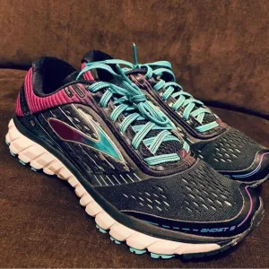 Brooks Ghost 9 womens running shoes 7 US 38 EUR medium Excellent Condition