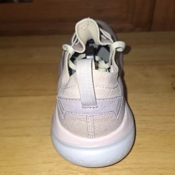 Brooks Glycerin 21 Soft Pink Athletic Sneakers In A Womens Size 9. EUC