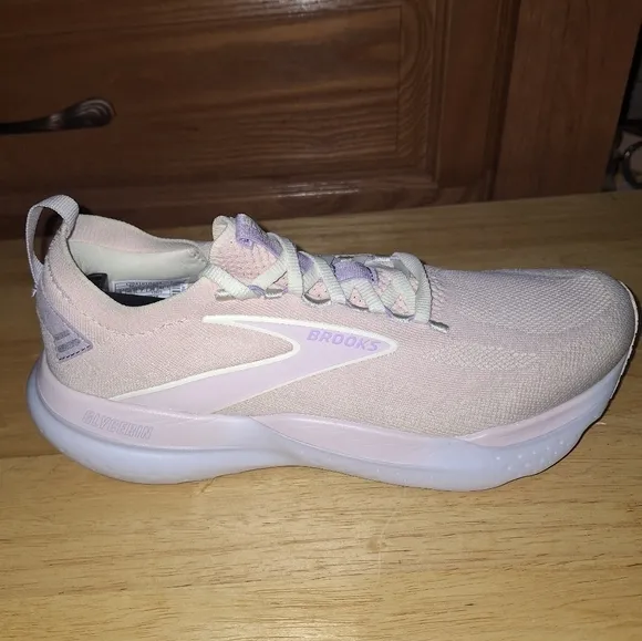 Brooks Glycerin 21 Soft Pink Athletic Sneakers In A Womens Size 9. EUC