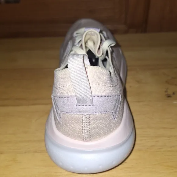 Brooks Glycerin 21 Soft Pink Athletic Sneakers In A Womens Size 9. EUC