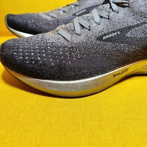 Brooks Levitate 2 Men's Black Grey  Running Sneakers Shoes Size 10