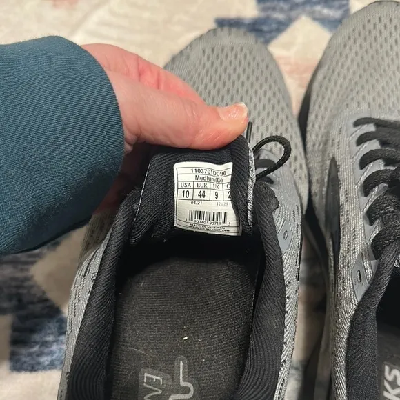 Brooks Levitate 5 Gray Running Shoes Men’s sz 10