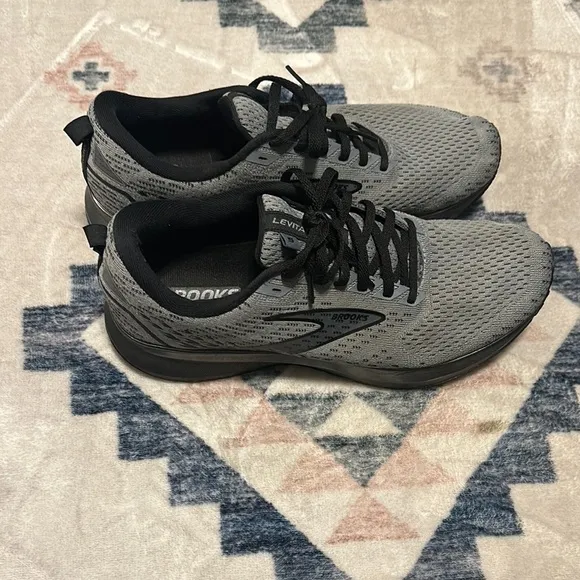 Brooks Levitate 5 Gray Running Shoes Men’s sz 10