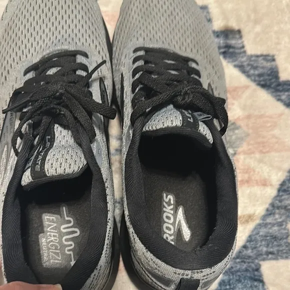 Brooks Levitate 5 Gray Running Shoes Men’s sz 10