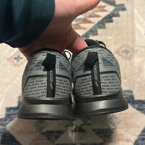 Brooks Levitate 5 Gray Running Shoes Men’s sz 10