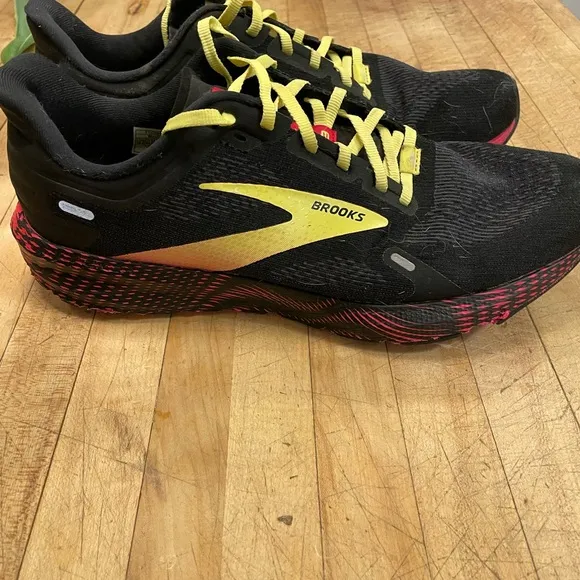 Brooks Men's Black and Yellow Running Shoes