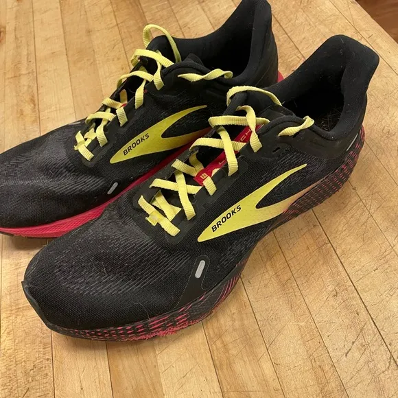 Brooks Men's Black and Yellow Running Shoes