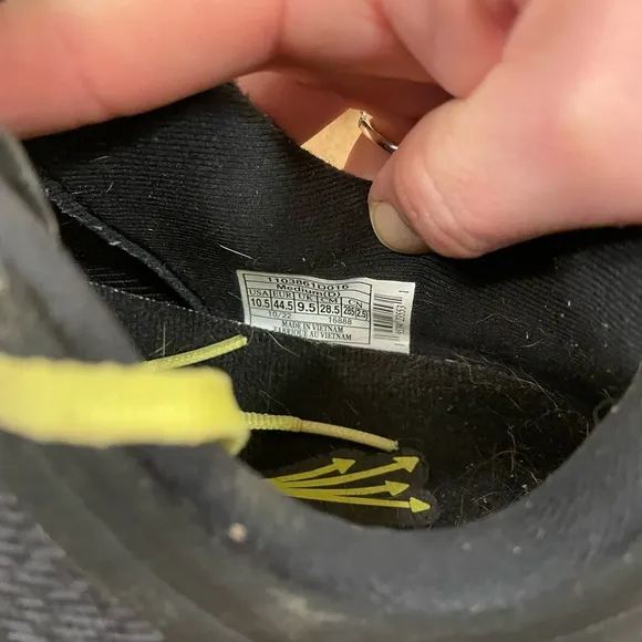 Brooks Men's Black and Yellow Running Shoes