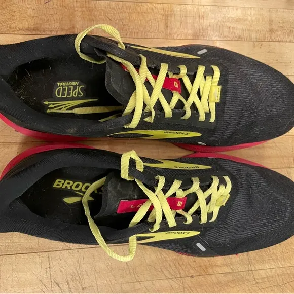 Brooks Men's Black and Yellow Running Shoes