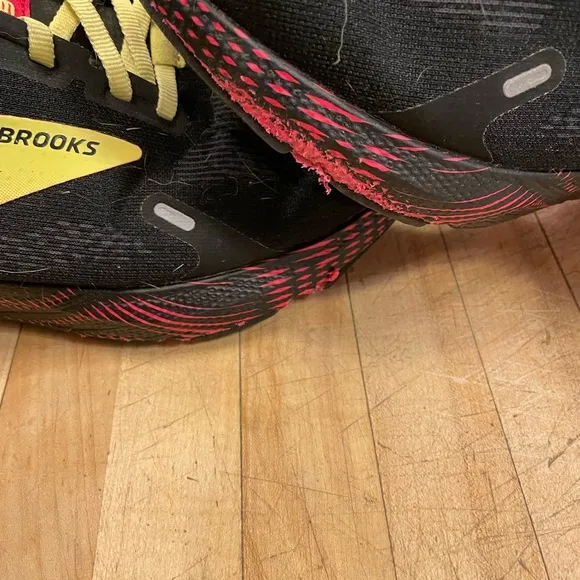 Brooks Men's Black and Yellow Running Shoes