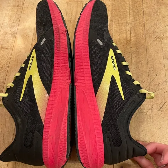 Brooks Men's Black and Yellow Running Shoes