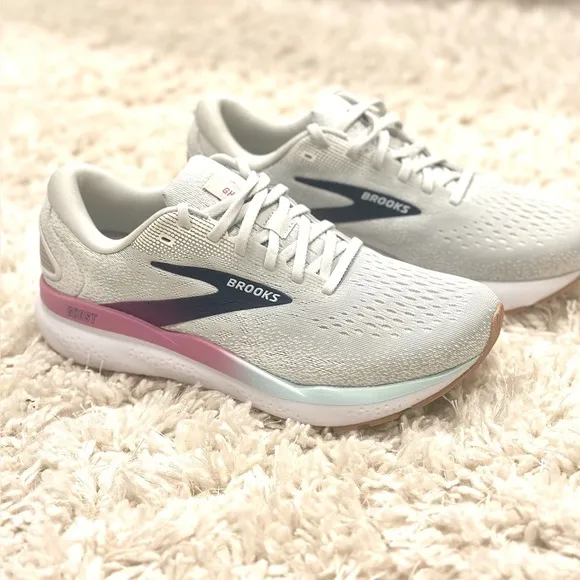 Brooks Women's Ghost 16 Medium/Wide Running Shoe Size 9 Wide Brand New