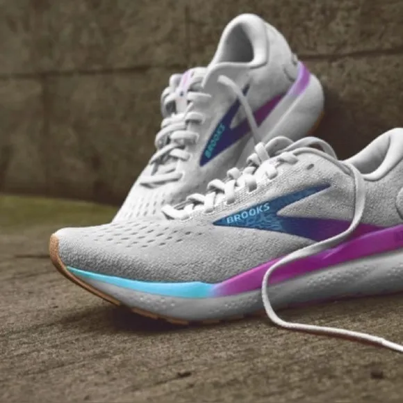 Brooks Women's Ghost 16 Medium/Wide Running Shoe Size 9 Wide Brand New