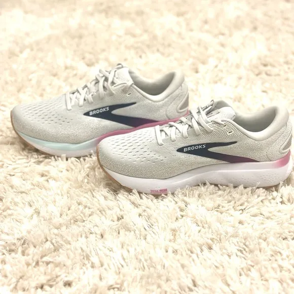 Brooks Women's Ghost 16 Medium/Wide Running Shoe Size 9 Wide Brand New
