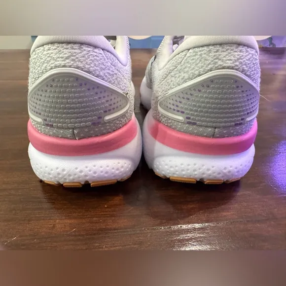 Brooks Women's Running Shoes - Gray and Pink. Ghost 16. size 10